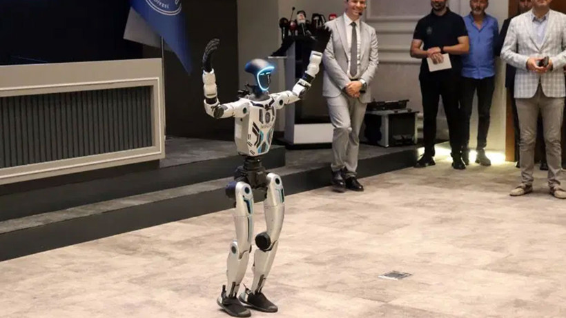 Bir aydır eğitiliyordu! İnsan görünümlü robot belediyede işe başladı - Fotoğraf: 2