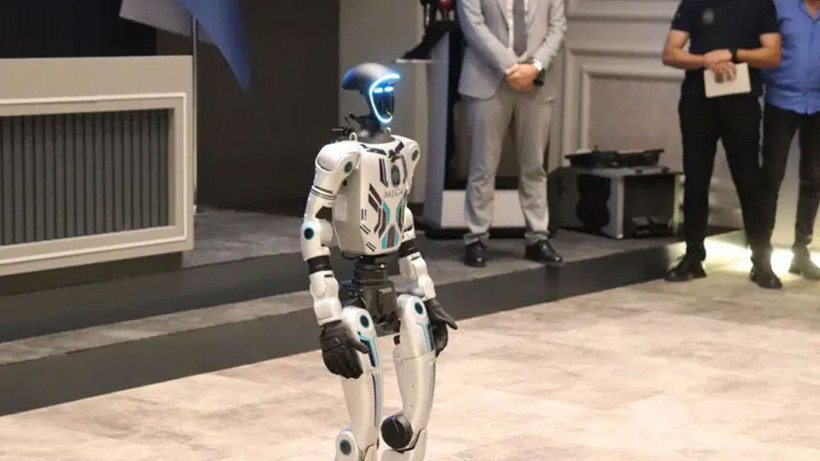 Bir aydır eğitiliyordu! İnsan görünümlü robot belediyede işe başladı - Fotoğraf: 4