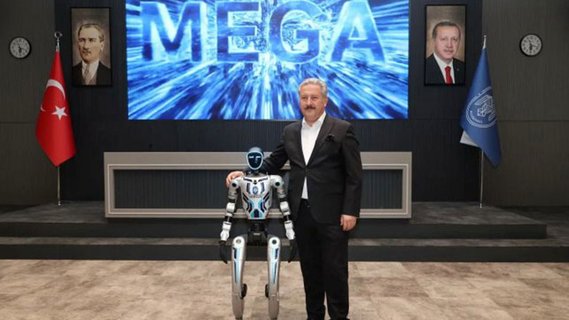 Bir aydır eğitiliyordu! İnsan görünümlü robot belediyede işe başladı - Fotoğraf: 5