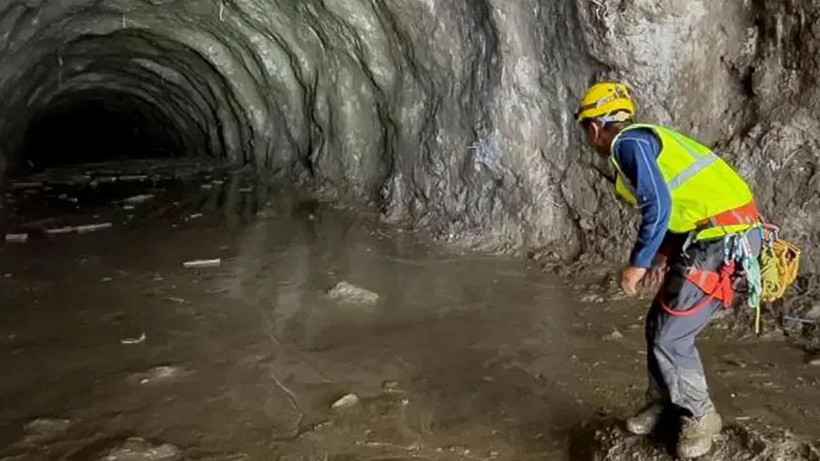 Mucize kurtuluş! Çamur altında 10 gün yaşam mücadelesi verdi - Fotoğraf: 2