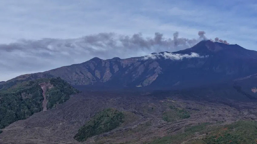İtalya'da Etna Yanardağı kül püskürttü, hava sahası uçuşa kapatıldı - Fotoğraf: 2