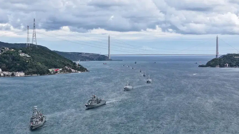Preveze Deniz Zaferi'nin 488. yılı! İstanbul Boğazı'nda 15 gemiyle geçit töreni - Fotoğraf: 2