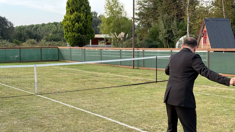Aşkları tenis dersinde başladı! Köyde gelinlik ve damatlıkla korta çıktılar - Fotoğraf: 4