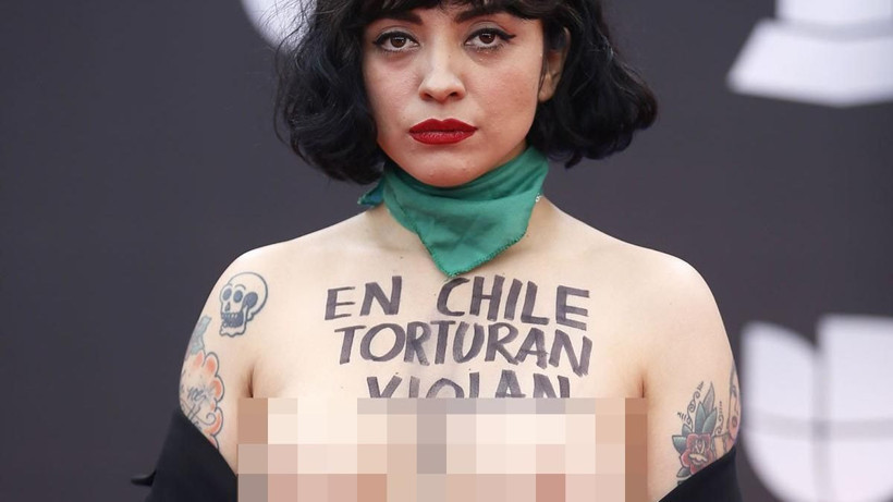 Latin Grammy Ödülleri’ne Laferte damgası! Törene üstsüz katıldı - Resim: 1