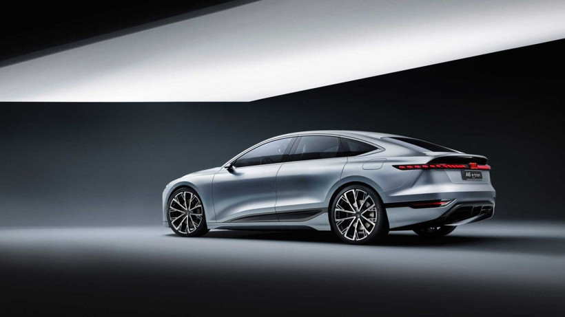 Audi'den rakiplerine gözdağı! Bu kez duvarlara yansıtıyor - Resim: 2