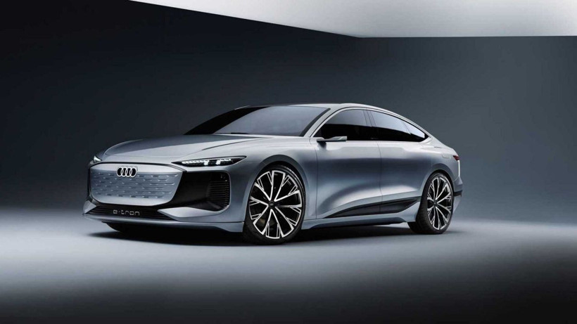 Audi'den rakiplerine gözdağı! Bu kez duvarlara yansıtıyor - Resim: 3