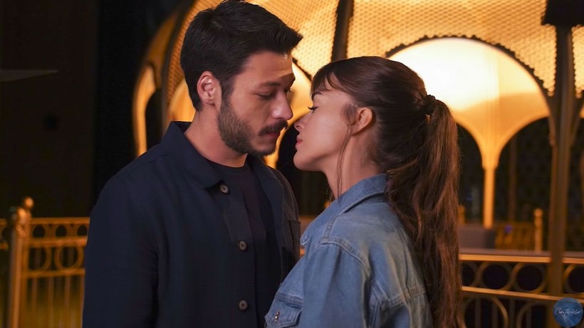 Cam Tavanlar dizisi izleyicisi neler yazdı neler; Gönül Dağı oyuncusunu görenler şok geçirdi - Resim: 4