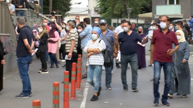 İstanbul'da hastanelerde aşı kuyruğu - Resim: 4