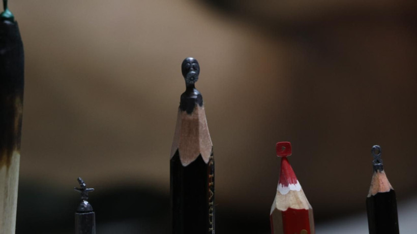 Kalem ucuna yaptığı heykellerle görenleri şaşırtıyor - Resim: 1