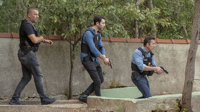 Arka Sokaklar dizisinin kaldırılmasını istediler; Kanal D’ye tepki yağıyor - Resim: 4