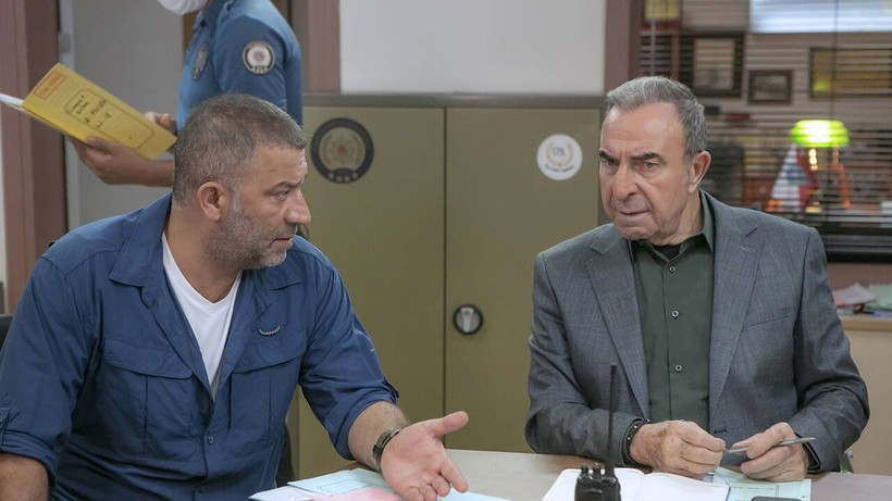 Arka Sokaklar dizisinin yıldız ismi geri dönüyor; Bu haber yakışıklı ismin sevenlerini mutlu etti - Resim: 2