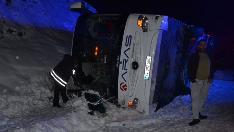 Kars-Erzurum yolunda otobüs devrildi, 4 kişi öldü, 18 kişi yaralandı - Resim: 3