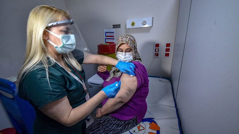 Bilim Kurulu Üyesi Prof. Özlü: Omicron'un salgının sonunu getirmesi mümkün - Resim: 4