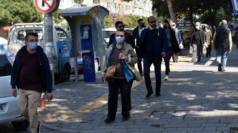 Bakan Koca: Omicron varyantı kaynaklı artan vakaların düşüşe geçtiği gözlemleniyor - Resim: 1