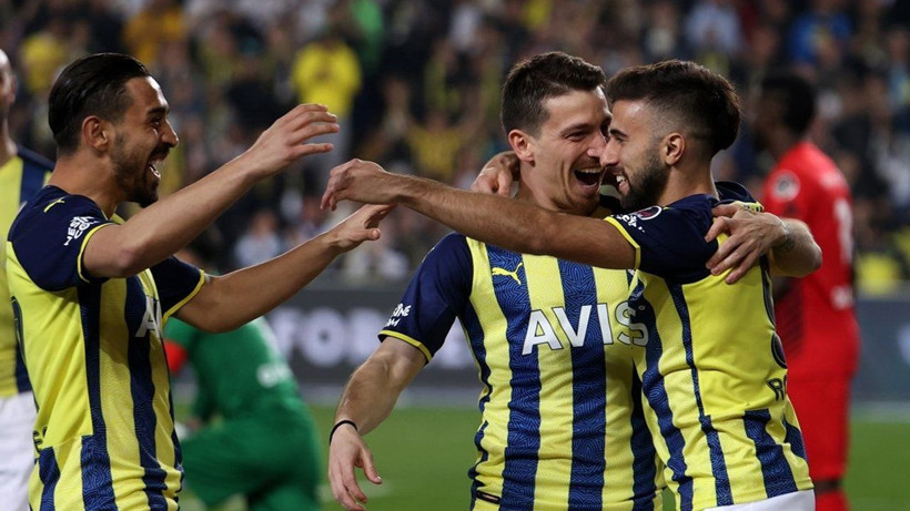 Fenerbahçe’de deprem etkisi yaratan ayrılık; Taraftarın sevgilisiydi! Bedava gidiyor - Resim: 2