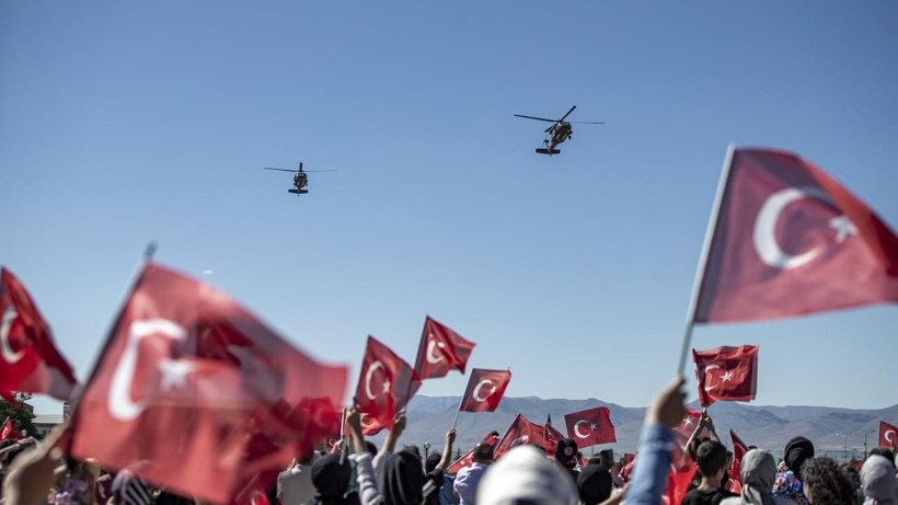 Türk Yıldızları ve Çelik Kanatlar gösteri uçuşu yaptı - Resim: 2