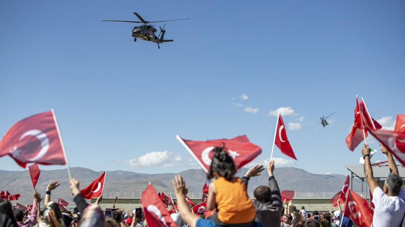 Türk Yıldızları ve Çelik Kanatlar gösteri uçuşu yaptı - Resim: 3