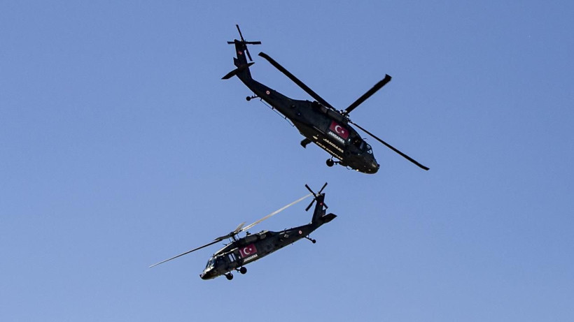 Türk Yıldızları ve Çelik Kanatlar gösteri uçuşu yaptı - Resim: 4