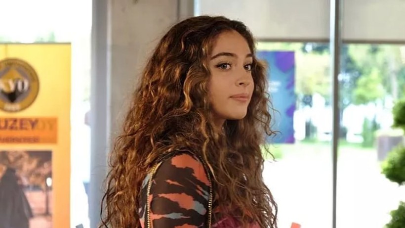 Cemre Baysel kimdir? ünlü oyuncunun keşfedilme hikayesi pes dedirtti - Resim: 4