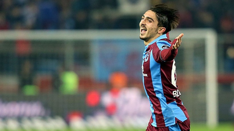 Kriz! Abdülkadir Ömür Trabzonspor’dan ayrıldı – Bu anlaşma taraftarı ayağa kaldırdı - Resim: 2