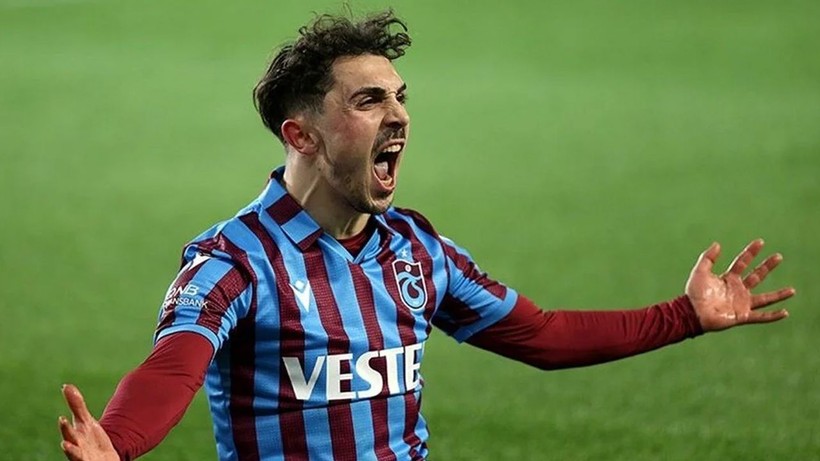 Kriz! Abdülkadir Ömür Trabzonspor’dan ayrıldı – Bu anlaşma taraftarı ayağa kaldırdı - Resim: 4
