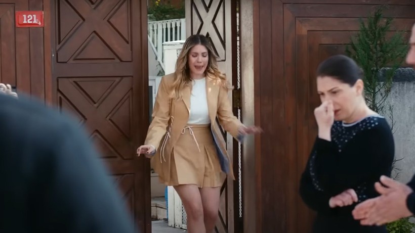 Yasak Elma büyük final öncesi kriz; Son 9 kala güzel oyuncu kadrodan çıktı - Resim: 1