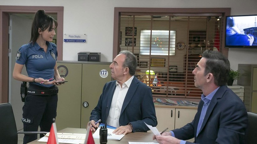 Efsane güzel Arka Sokaklar dizisinde olmayacak; Yayın günü ve yayın tarihi de belli oldu - Resim: 1