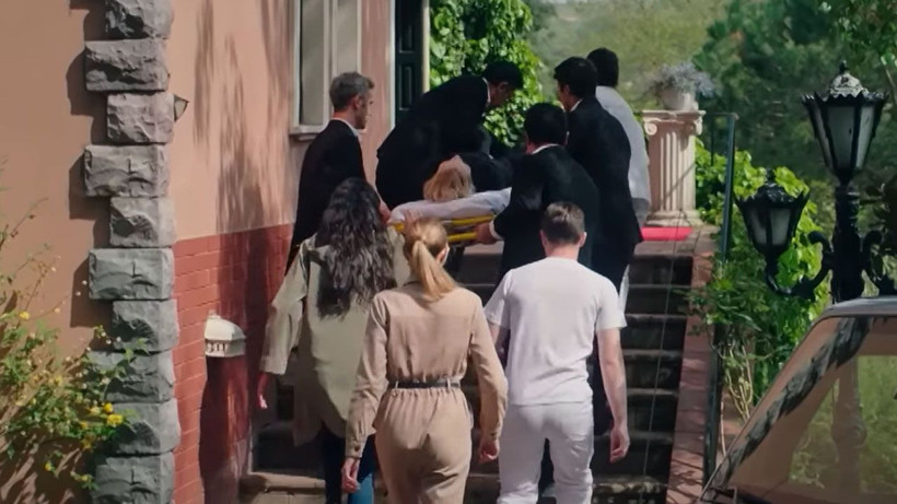 Al Sancak dizisinde Gülsim Ali İlhan şoku yaşanıyor; Nadia artık olmayacak - Resim: 1