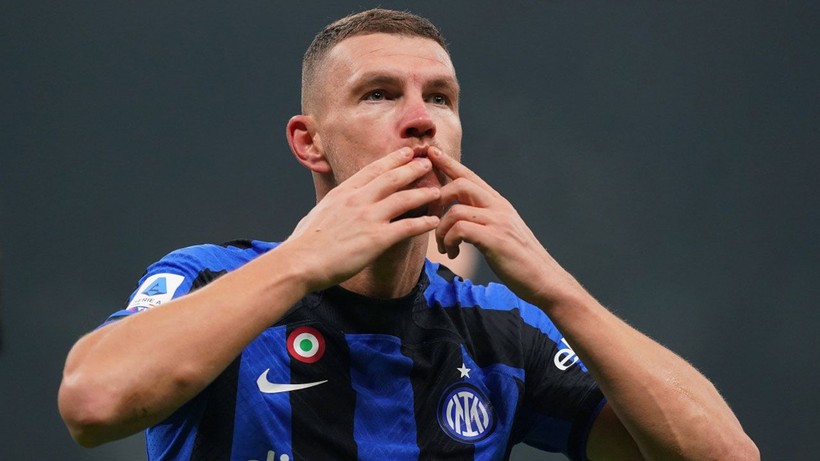 Ve yıldız futbolcu Edin Dzeko Süper Lig devinde; Fenerbahçe’ye ezeli rakibinden bir darbe daha - Resim: 3