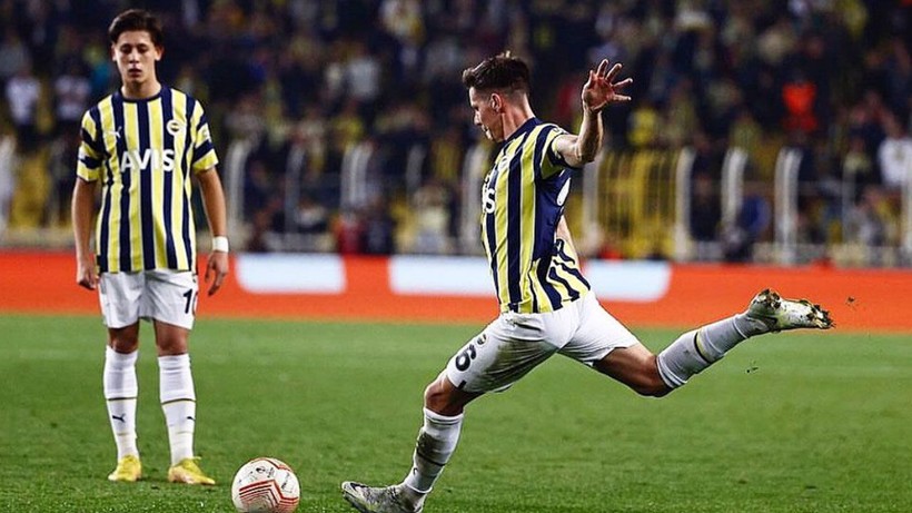 Deprem! Yıldız futbolcu Fenerbahçe'den ayrıldı; Kimse bunu tahmin etmemişti - Resim: 3