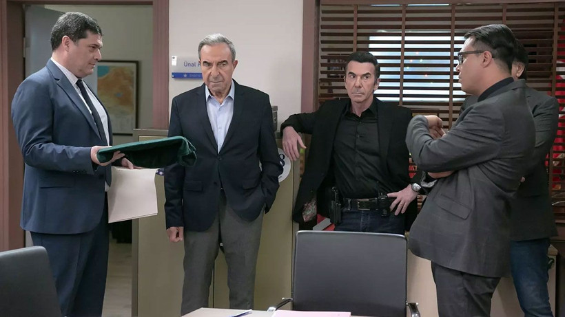 Arka Sokaklar dizisinde büyük kriz çıktı; 2 oyuncu kadroya erken veda etti - Resim: 3