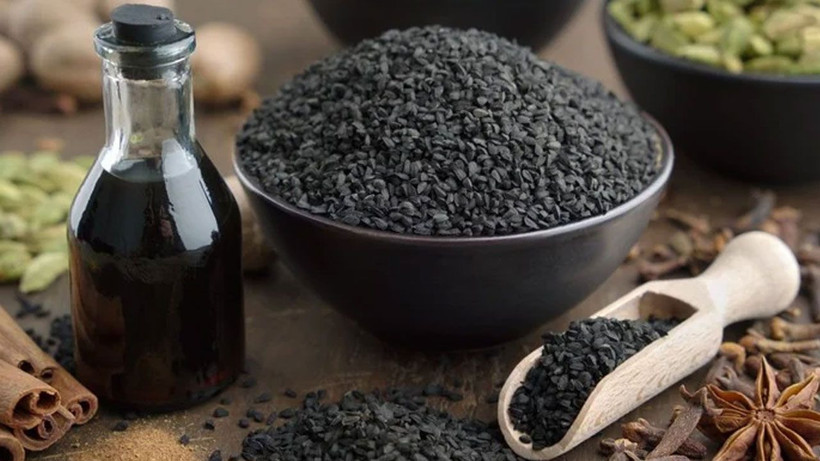 Menopoza giren her kadın bunu yapıyor! Geceleri yatmadan mutlaka 1 kaşık için - Resim: 1