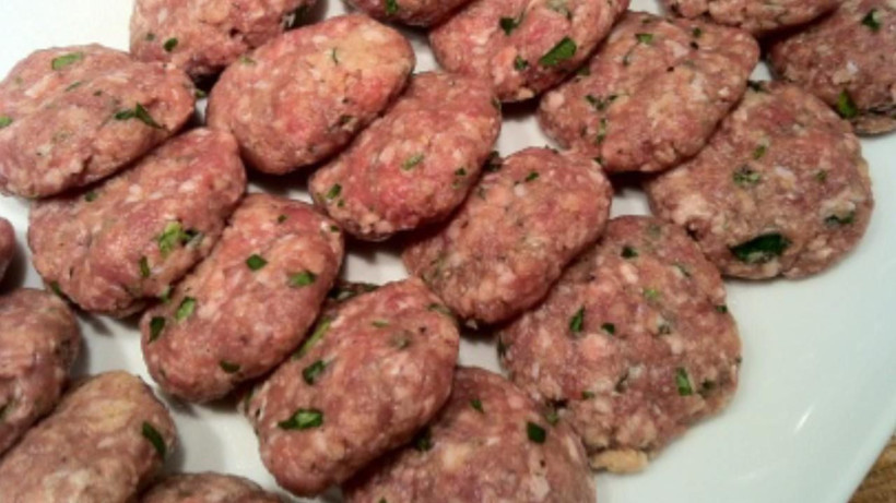 Soda + kıyma ikilisinin sihirli gücü... Sanki anne eli değmiş gibi! İşte sodalı yumuşacık köfte tarifi - Resim: 1