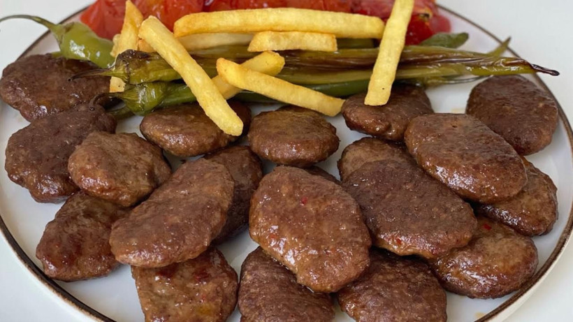 Soda + kıyma ikilisinin sihirli gücü... Sanki anne eli değmiş gibi! İşte sodalı yumuşacık köfte tarifi - Resim: 2