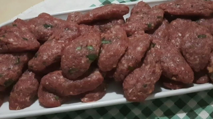 Soda + kıyma ikilisinin sihirli gücü... Sanki anne eli değmiş gibi! İşte sodalı yumuşacık köfte tarifi - Resim: 4