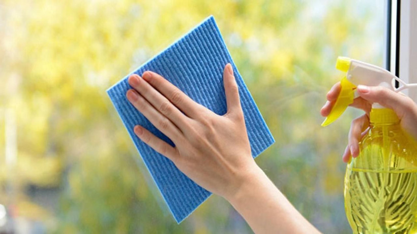 Ev hanımlarının işini kolaylaştıracak temizlik sırrı! Yağmurlu günlerde camlarınızda tek bir su damlası bile kalmıyor - Resim: 1