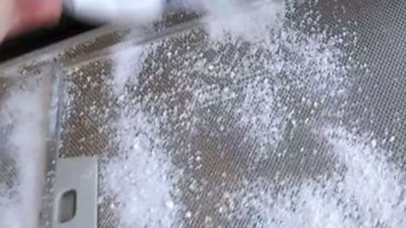 Aspiratör filtresinin yağlarını su gibi akıtan temizlik sırrı; Ovalamaya gerek kalmıyor - Resim: 1