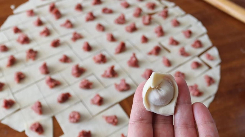 Kayserili ev hanımlarının sakladığı yöntem. Mantı asla topaklanmıyor ve kıymaları dağılmıyor - Resim: 2