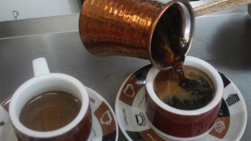 Türk kahvesi topak topak oluyorsa işte çözümü. 1 çay kaşığı ekleyin hemen çözülüyor - Resim: 1