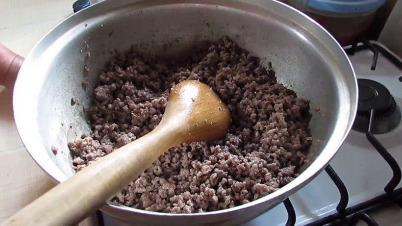 Kıyma kavururken 1 çay kaşığının ucu kadar ekleyin yetiyor! Et kararmıyor ve daha lezzetli oluyor - Resim: 1