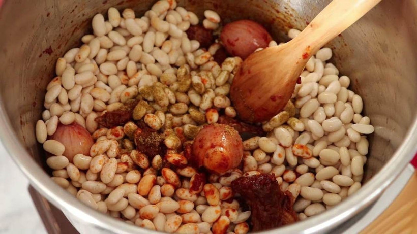 Rizeli 30 yıllık usta tüm sırrı paylaştı - Kuru fasulye asla erimiyor ve sönmüyor - Resim: 4