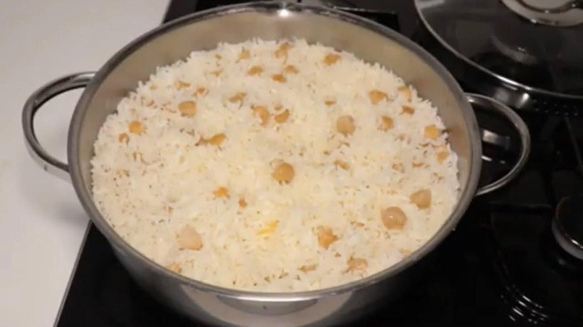 1 çay bardağının çeyreği kadar ekleyin yetiyor! Pirinç pilavı tane tane kalıyor ve parlak oluyor - Resim: 3
