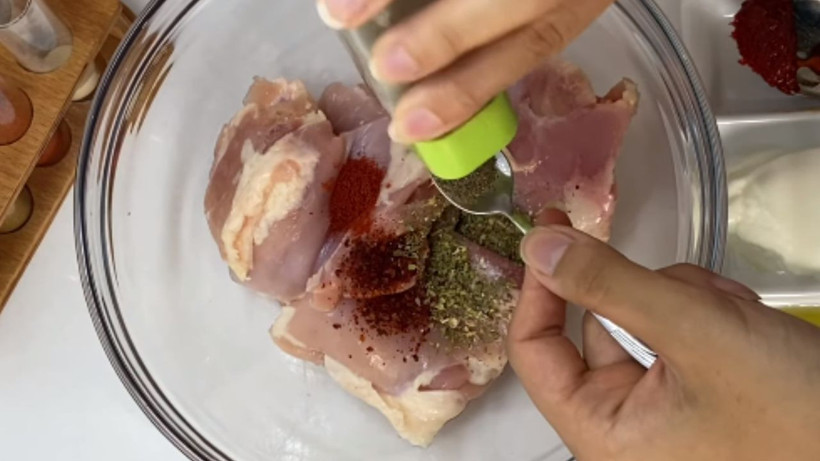 Tavada tavuk pişirme tüyosu- Tadı tıpkı mangal gibi oluyor ve nar gibi kızarıyor. - Resim: 2