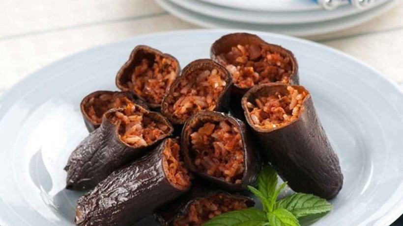 Aslında ziyan ediyormuşuz! Kuru patlıcan dolması bu yöntemle pişirildiğinde tek 1 zarar bile olmuyor - Resim: 1