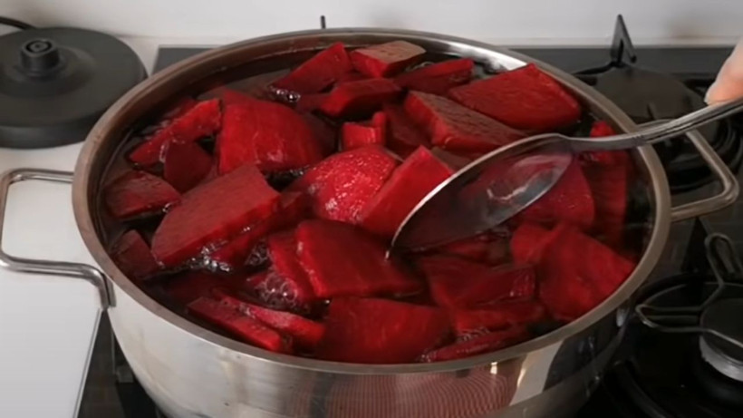 Çubuk turşucusu uyguluyor- Pancar turşusunu şipşak hazır eden tüyo  1 günde sofraya geliyor - Resim: 3