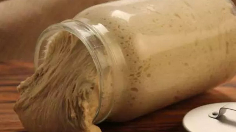 Sadece hamur işlerinde kullandık* Meğer yüze böyle sürünce mucize etkisi gösteriyormuş - Resim: 1