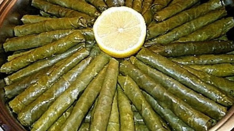 Suyunu süzüp tencereye 1 çay bardağı ekleyin - Yaprak sarma kararmıyor ve kalem gibi çıkıyor - Resim: 2