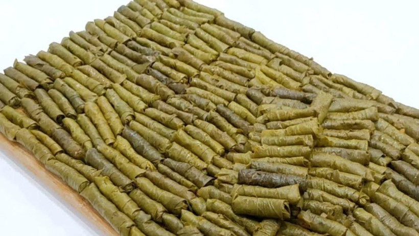 Suyunu süzüp tencereye 1 çay bardağı ekleyin - Yaprak sarma kararmıyor ve kalem gibi çıkıyor - Resim: 4