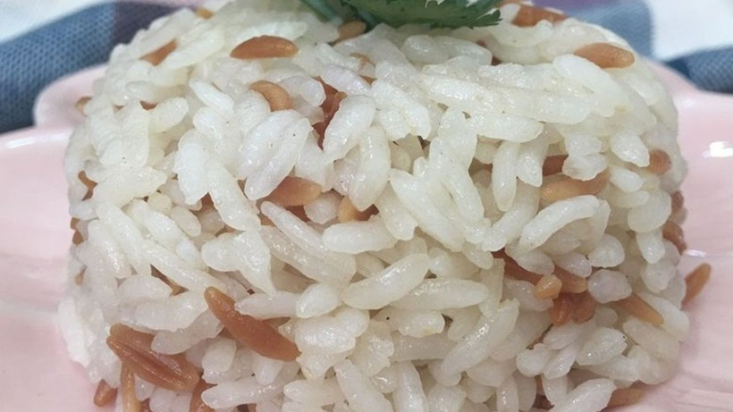 Pirinç pilavının üstüne sadece iki dilim koymanız yeterli; Pişirmek sanıldığı kadar zor değilmiş - Resim: 2