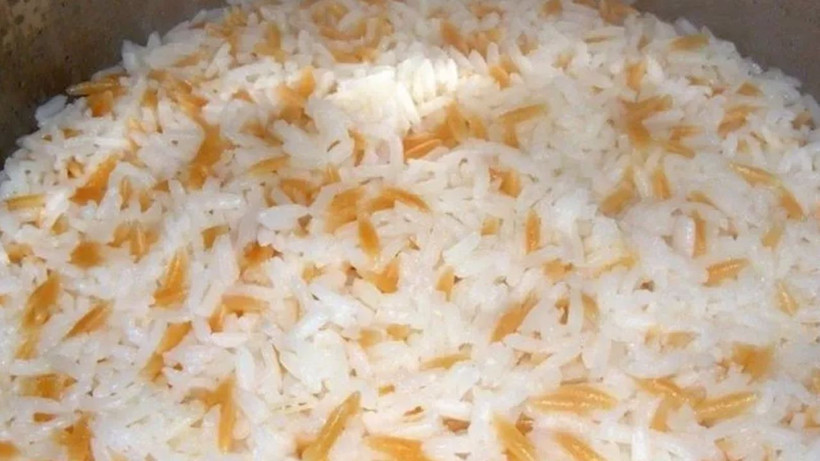 Pirinç pilavının üstüne sadece iki dilim koymanız yeterli; Pişirmek sanıldığı kadar zor değilmiş - Resim: 3